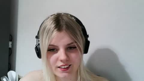 Snapshot of never_enoughh chatting on June 25, 5:17 pm never_enoughh online show from June 25, 5:17 pm