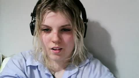 Snapshot of never_enoughh chatting on June 28, 5:52 pm never_enoughh online show from June 28, 5:52 pm