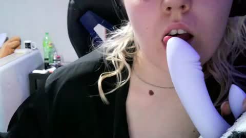 Snapshot of never_enoughh chatting on July 8, 6:56 pm never_enoughh online show from July 8, 6:56 pm
