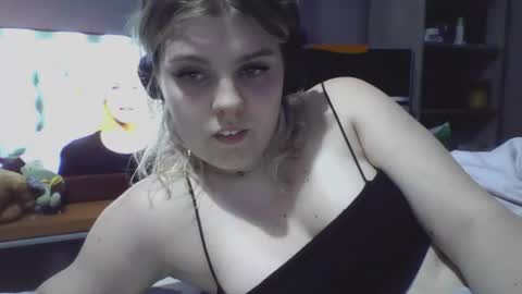 Snapshot of never_enoughh chatting on July 27, 8:38 pm never_enoughh online show from July 27, 8:38 pm