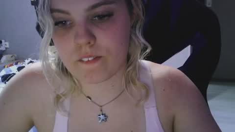 Snapshot of never_enoughh chatting on July 28, 4:39 pm never_enoughh online show from July 28, 4:39 pm