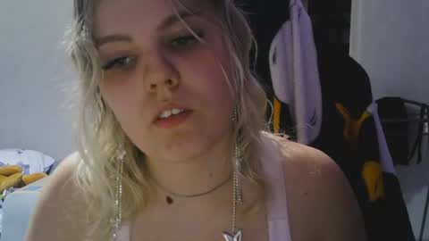 Snapshot of never_enoughh chatting on July 28, 6:20 pm never_enoughh online show from July 28, 6:20 pm