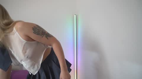 new dee online show from November 10, 9:47 pm