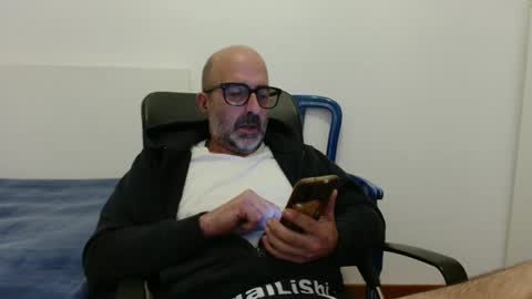 simi online show from October 25, 5:37 am