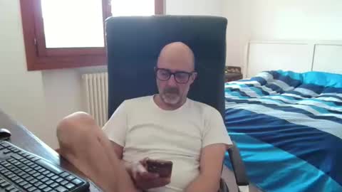 simi online show from April 11, 12:31 pm