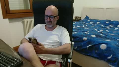 Snapshot of new_simi_74 chatting on April 21, 5:50 pm simi online show from April 21, 5:50 pm