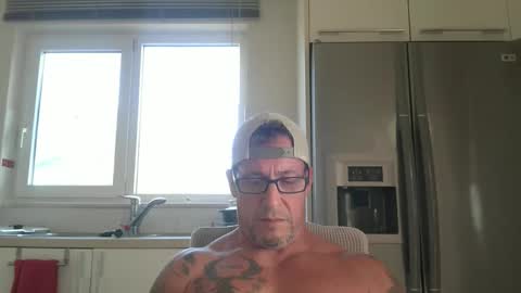 Snapshot of newbdes chatting on March 3, 2:01 pm Newbdes online show from March 3, 2:01 pm