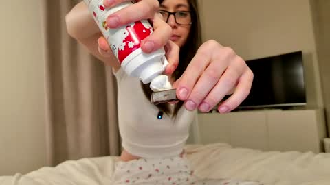 newchloe18 online show from February 9, 11:09 pm