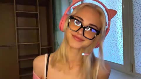neweva_ online show from July 16, 6:52 am