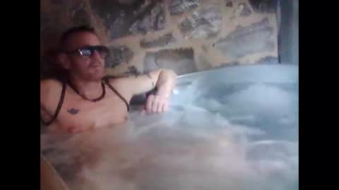 Snapshot of newfun11 chatting on October 11, 6:39 pm newfun11 online show from October 11, 6:39 pm