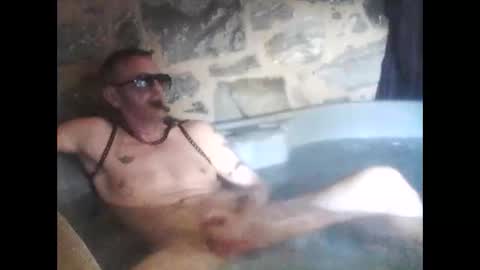 Snapshot of newfun11 chatting on November 4, 5:23 pm newfun11 online show from November 4, 5:23 pm