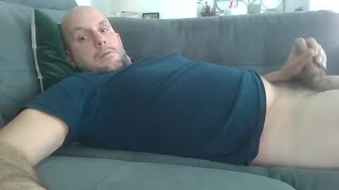 Snapshot of newicartman chatting on March 7, 2:01 pm newicartman online show from March 7, 2:01 pm