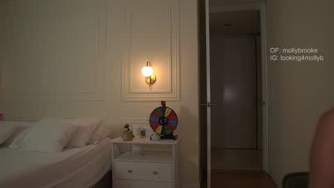 Snapshot of newmollybrooke chatting on September 24, 11:08 pm all my links Here online show from September 24, 11:08 pm