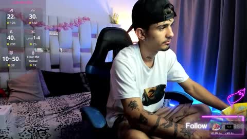 Snapshot of nextboywell1 chatting on March 12, 3:23 am Yeison online show from March 12, 3:23 am