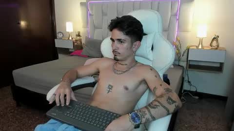 Snapshot of nextboywell1 chatting on April 13, 3:06 pm Yeison online show from April 13, 3:06 pm