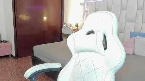 Snapshot of nextboywell1 chatting on April 14, 3:23 am Yeison online show from April 14, 3:23 am