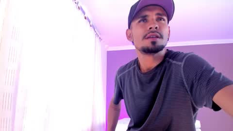 Snapshot of neyder_sanz chatting on February 18, 12:34 pm NEYDER online show from February 18, 12:34 pm