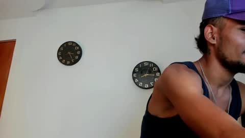 Snapshot of neyder_sanz chatting on February 20, 1:33 pm NEYDER online show from February 20, 1:33 pm