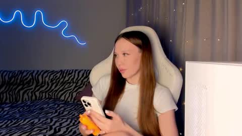 Mina online show from December 2, 12:32 pm