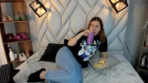 Milena online show from March 5, 2:01 pm