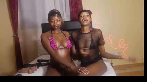 kikiNiaAria online show from November 22, 2:43 am