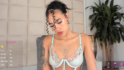 Nia online show from January 25, 2:03 pm