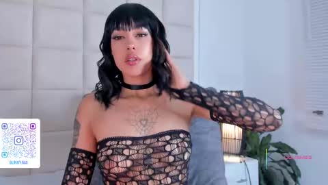 Nia online show from September 13, 1:33 pm