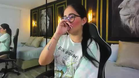 N I A online show from October 24, 2:57 pm