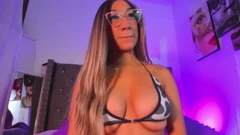 Nia online show from February 16, 7:32 pm