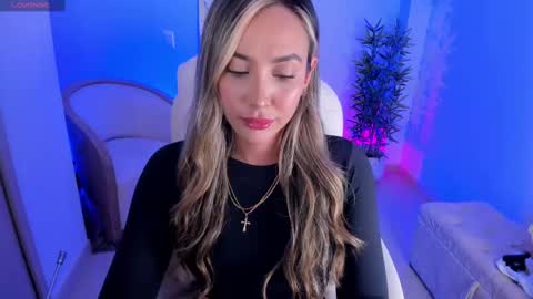 Nia  online show from October 3, 10:40 pm