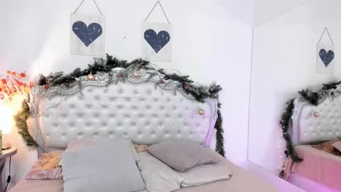 niacolussi online show from December 19, 8:27 pm