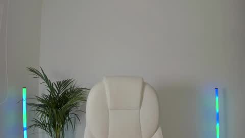 Nia online show from March 10, 1:21 pm