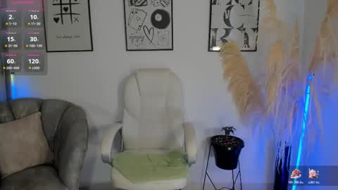 Nia online show from December 1, 1:38 pm