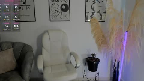 Nia online show from December 2, 3:07 pm