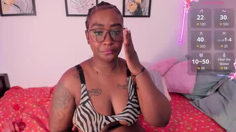 Nia online show from December 9, 5:52 pm