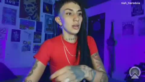 Snapshot of niahhierodula chatting on June 24, 11:26 pm niah online show from June 24, 11:26 pm