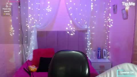 Snapshot of niamh_lifah chatting on July 13, 1:36 pm niamh_lifah online show from July 13, 1:36 pm