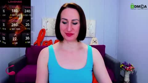 niasmithh online show from March 11, 1:45 pm