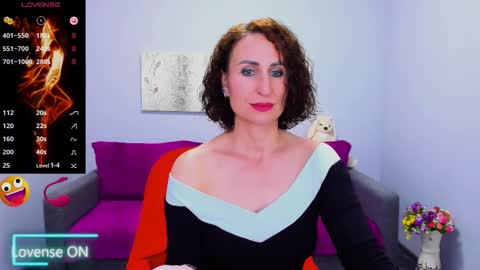 niasmithh online show from November 5, 1:55 pm