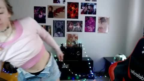 nica_kawaii online show from April 7, 7:42 am