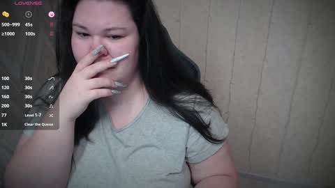 Snapshot of nicara_ chatting on December 18, 9:47 am nicara_ online show from December 18, 9:47 am