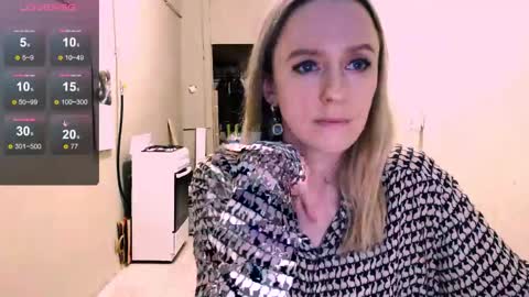 Snapshot of nicekat chatting on May 17, 5:09 pm Kathrine online show from May 17, 5:09 pm