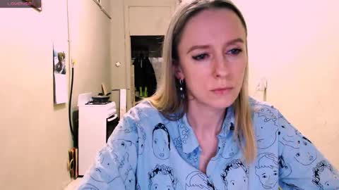 Snapshot of nicekat chatting on May 18, 7:31 pm Kathrine online show from May 18, 7:31 pm