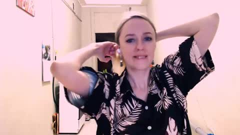 Snapshot of nicekat chatting on June 1, 5:58 pm Kathrine online show from June 1, 5:58 pm
