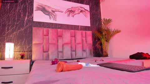 Nicolle  online show from January 22, 2:46 pm