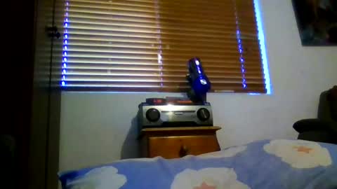 Snapshot of niceozziecockxxx chatting on January 18, 10:28 pm Sexiishaine online show from January 18, 10:28 pm