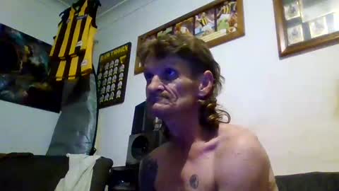 Snapshot of niceozziecockxxx chatting on January 19, 2:38 pm Sexiishaine online show from January 19, 2:38 pm