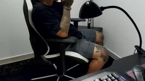 Camila And Steeven online show from November 1, 1:07 am