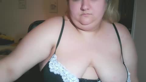 Snapshot of nicholle chatting on February 28, 3:48 am Nicholle online show from February 28, 3:48 am