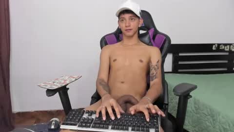 Snapshot of nick_greey chatting on June 23, 12:19 am Frank online show from June 23, 12:19 am